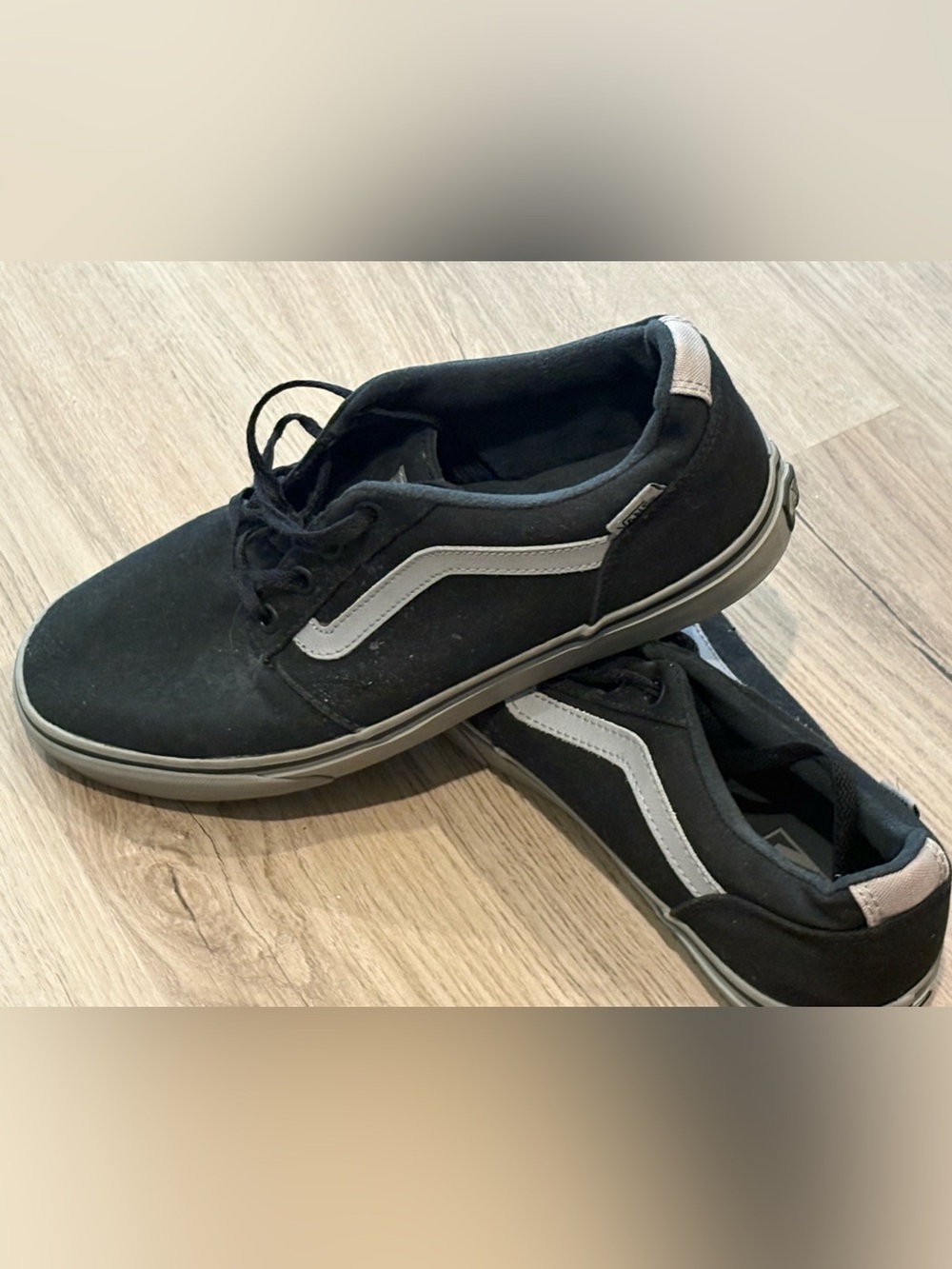 Vans Men’s Black and White Low-Top Skate Sneakers